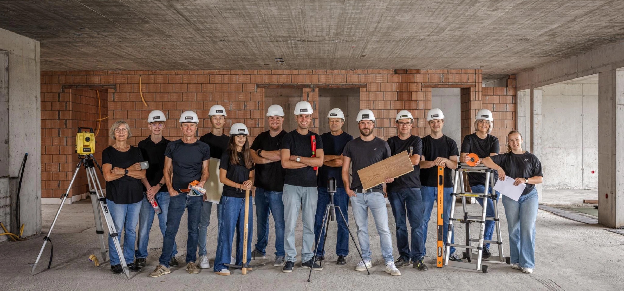 Team von Fachleuten auf der Baustelle