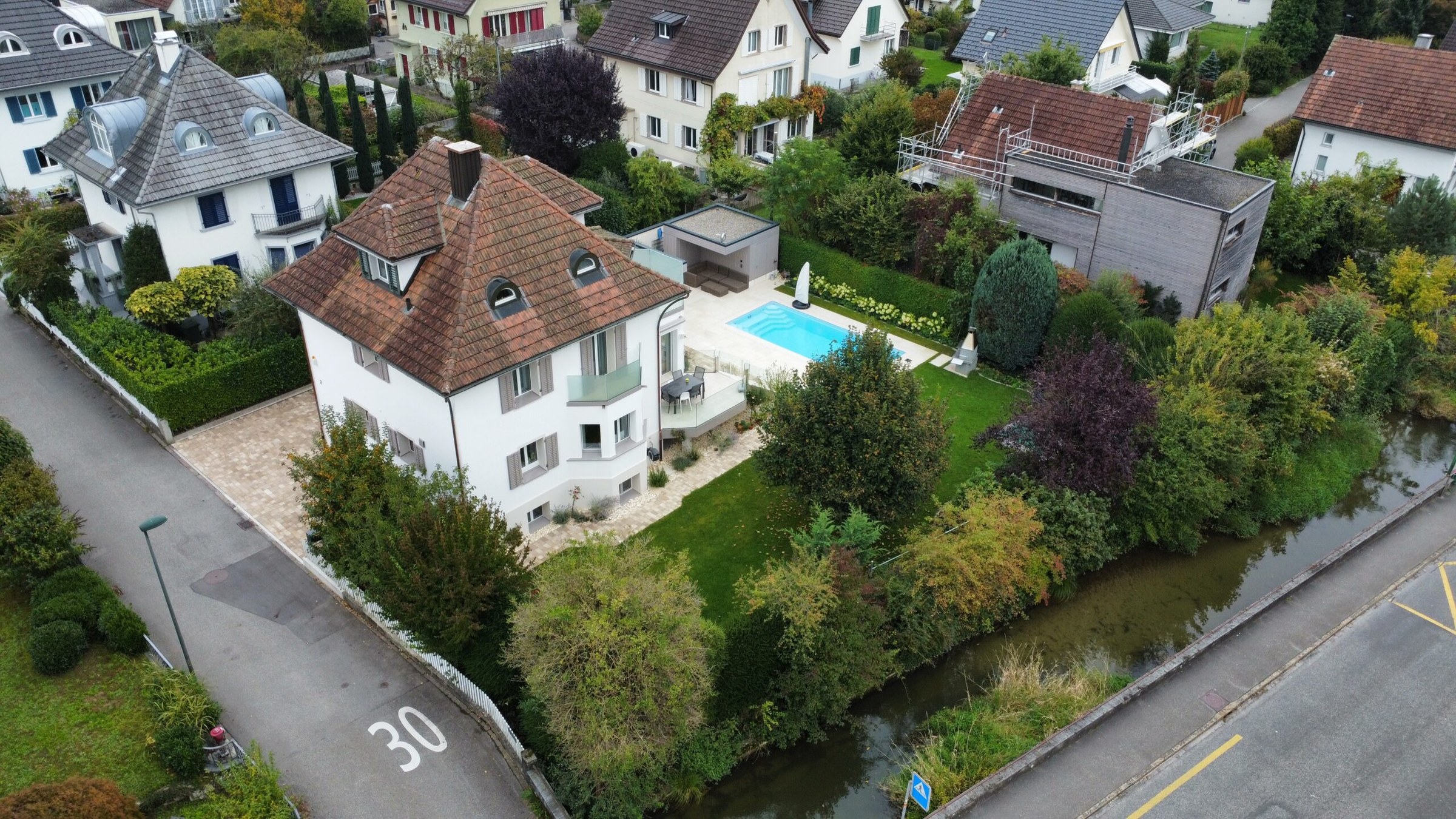 Erneuerung Einfamilienhaus und Umgebung