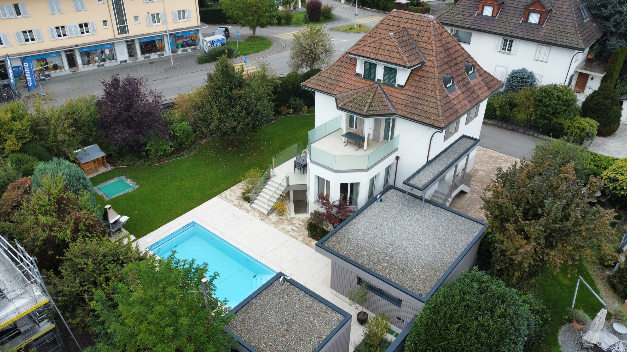 Erneuerung Einfamilienhaus und Umgebung