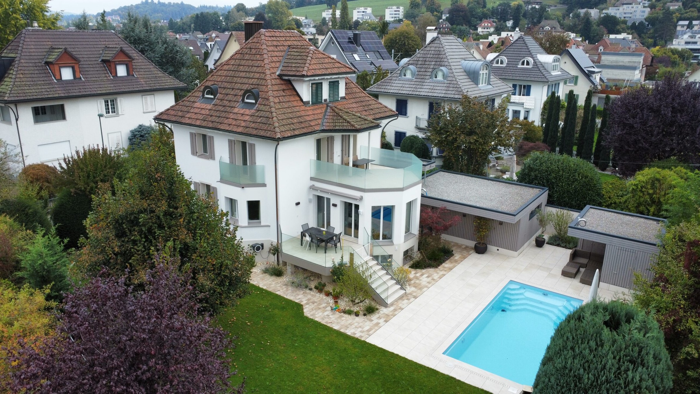 Erneuerung Einfamilienhaus und Umgebung